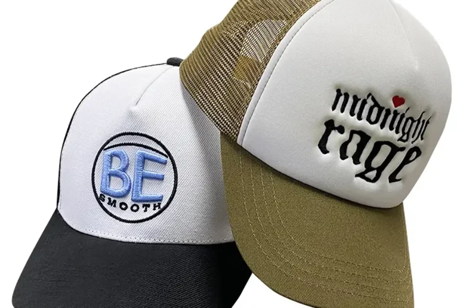 Dos gorras de camionero sobre fondo blanco (1)