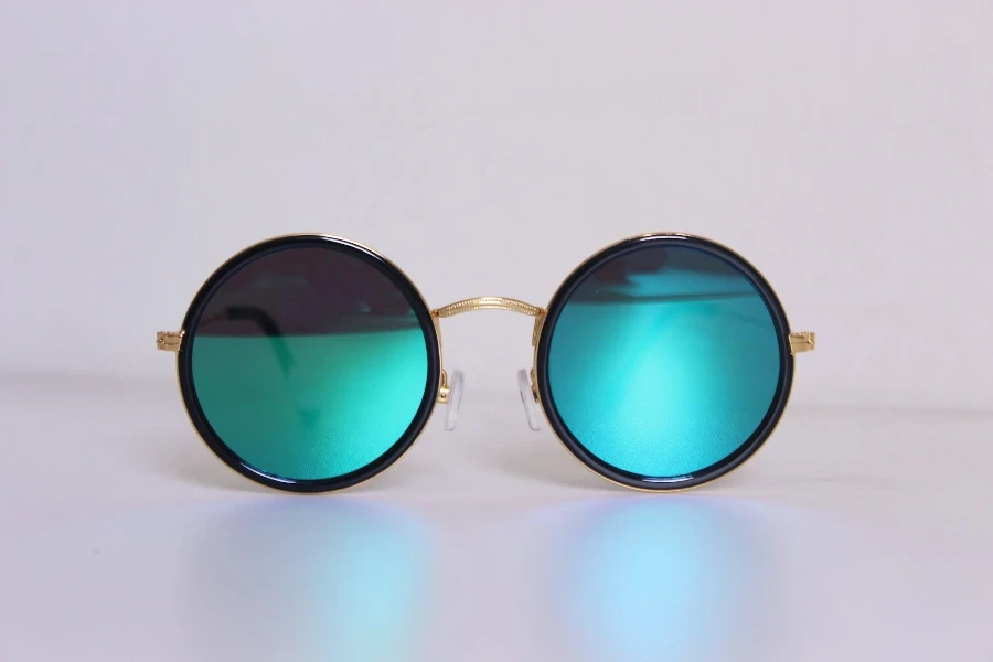 une paire de lunettes de soleil de luxe