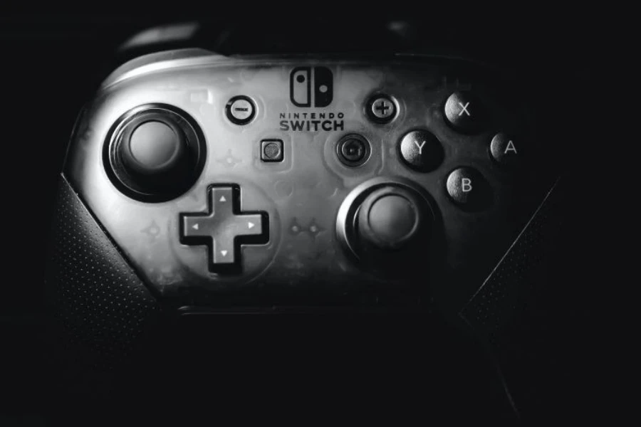 une manette de jeu Nintendo Switch noire