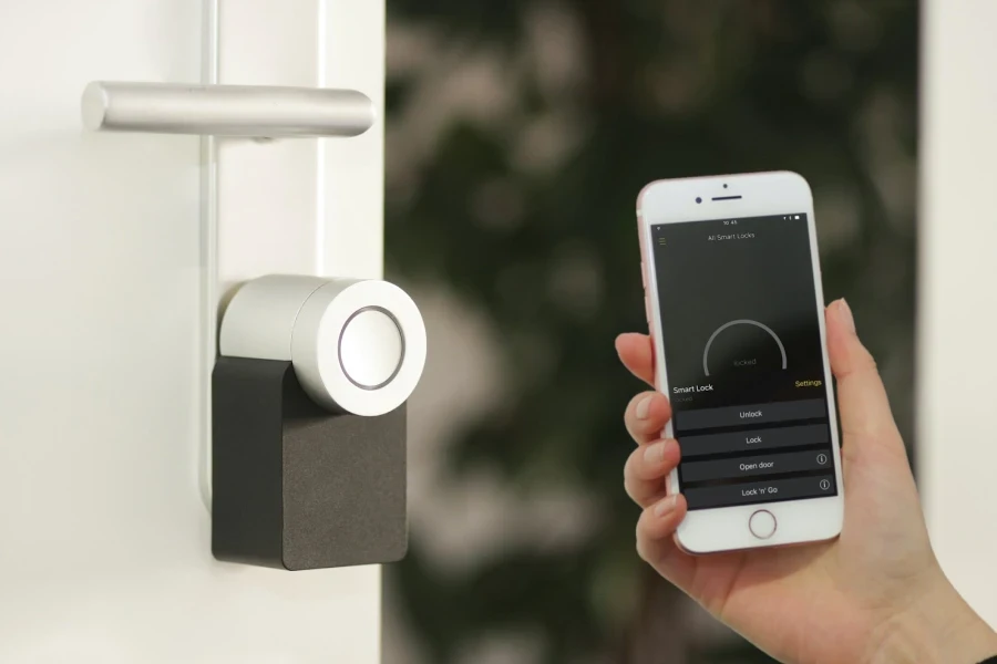 Person controlling a smart lock with a smartphone