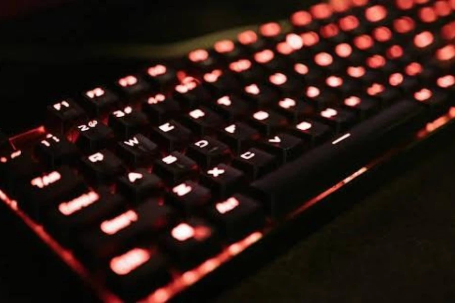 Un teclado mecánico brillante para juegos