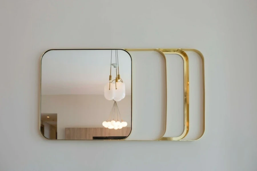 Un ensemble de miroirs muraux décoratifs