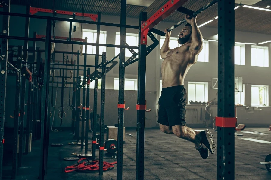 La barre de traction est un équipement indispensable pour créer une salle de gym à domicile