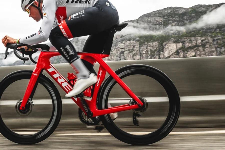 Bicicleta de estrada aerodinâmica ultrarrápida Trek Madone SLR