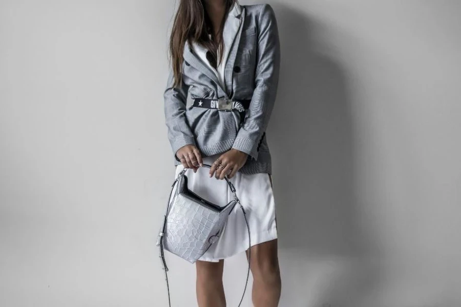 Woman wearing black seat buckle belt