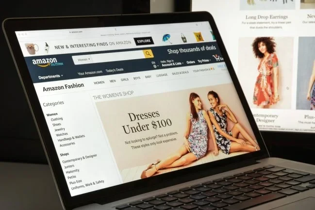 Amazon'un rekabet dünyasında zafer, kalabalığın arasında öne çıkmak için stratejik yaklaşımlar kullananların lehinedir / Kredi: Casimiro PT, Shutterstock aracılığıyla