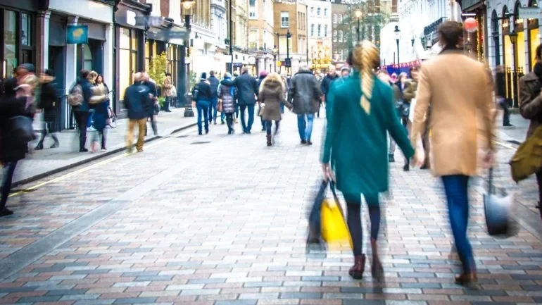 Les chiffres de février 2024 s'expliquent par la baisse des prix de l'alimentation, de l'habillement et des chaussures ainsi que par la baisse des prix de l'énergie. Crédit : Shutterstock.