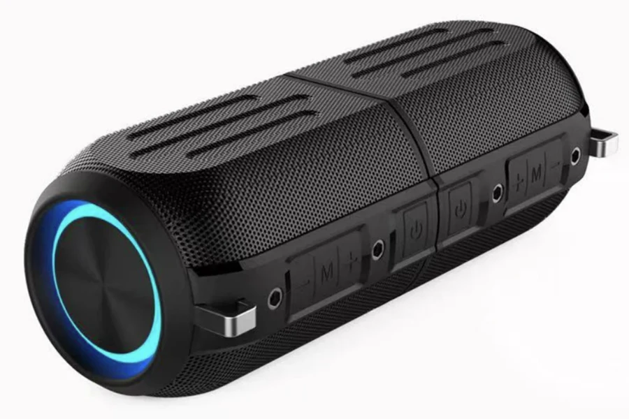 Ein schwarzer, zylindrischer, wasserdichter Lautsprecher mit blauen LEDs