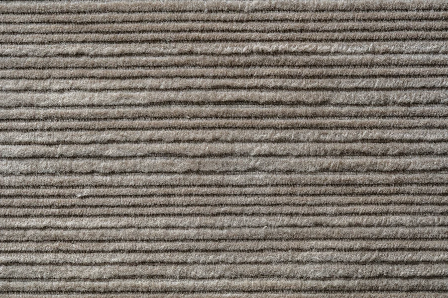 Un tissu velours côtelé marron