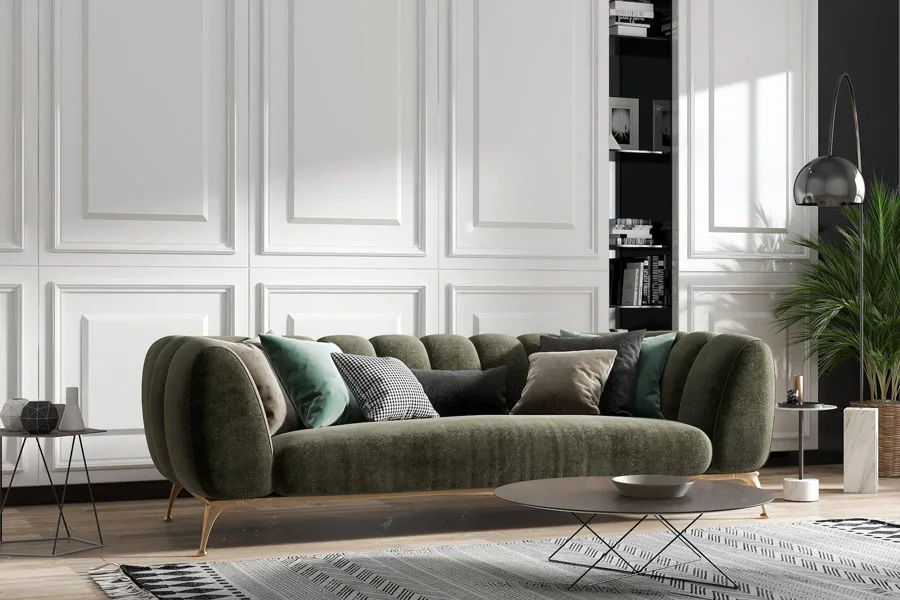 Uma sala mobiliada com um sofá elegante