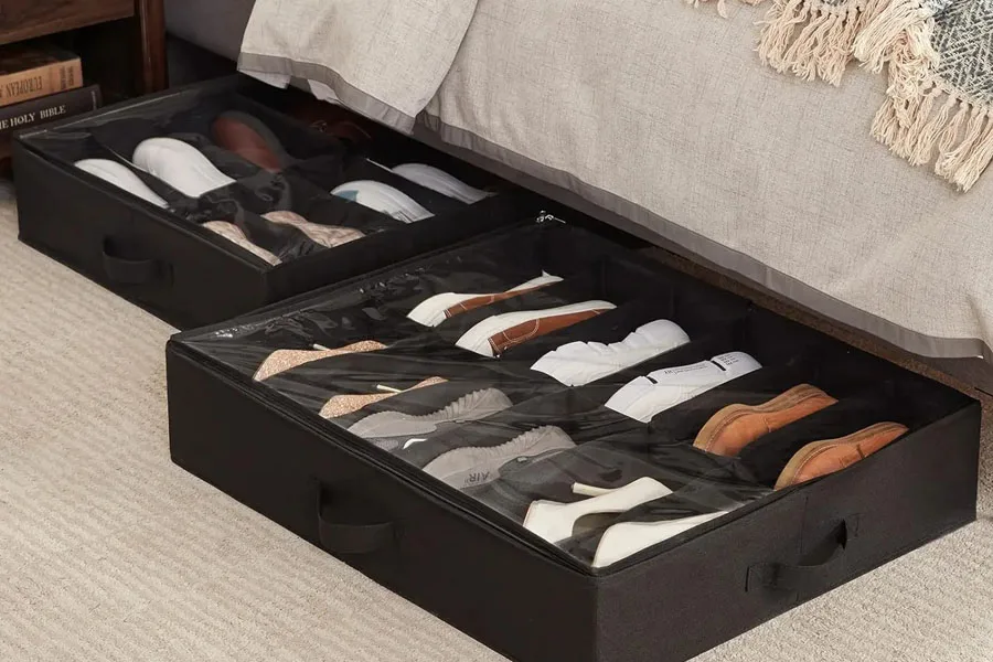 Органайзер для хранения обуви под кроватью.