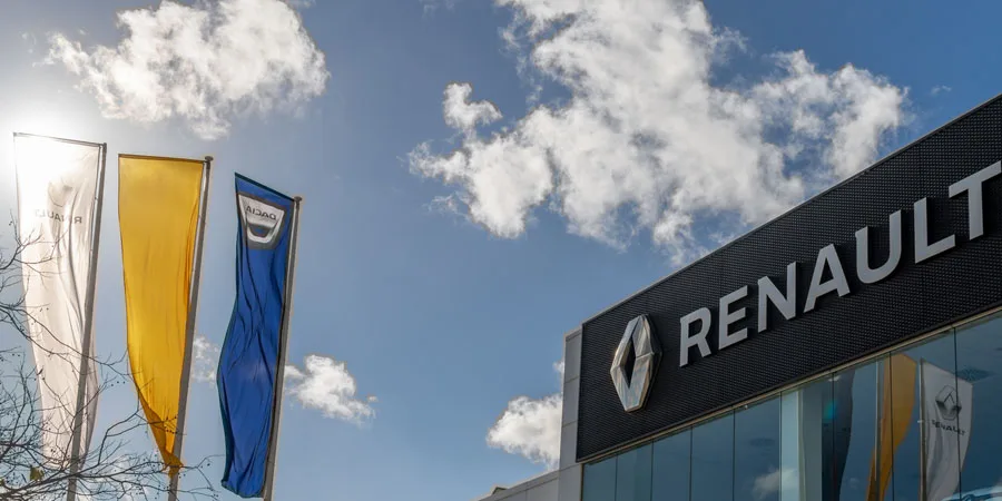 Primer plano de un concesionario Renault