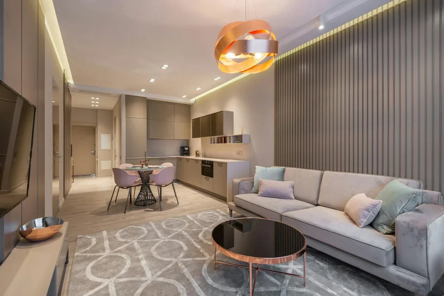 Apartamento contemporâneo com cozinha e zona de estar elegante