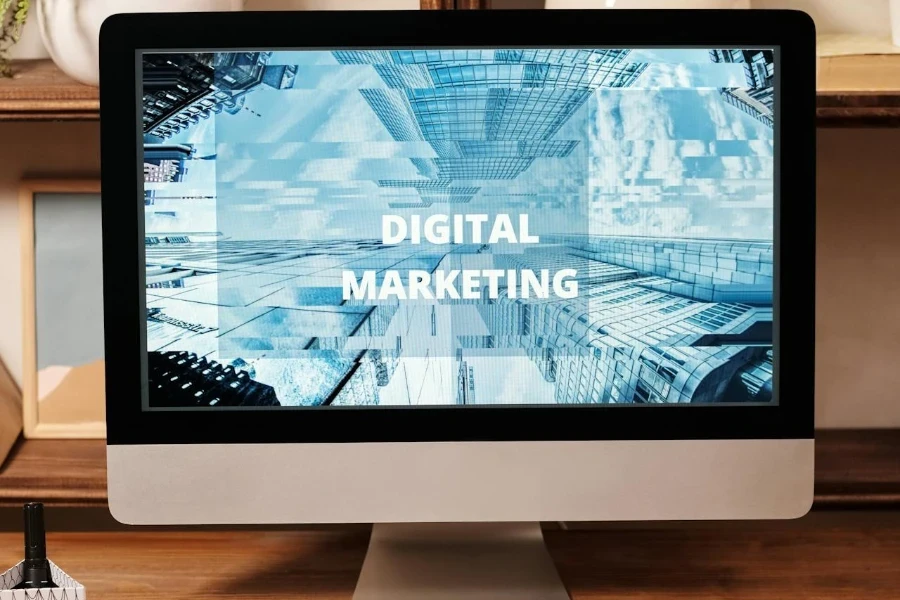 DIGITALES MARKETING auf Computerbildschirm geschrieben