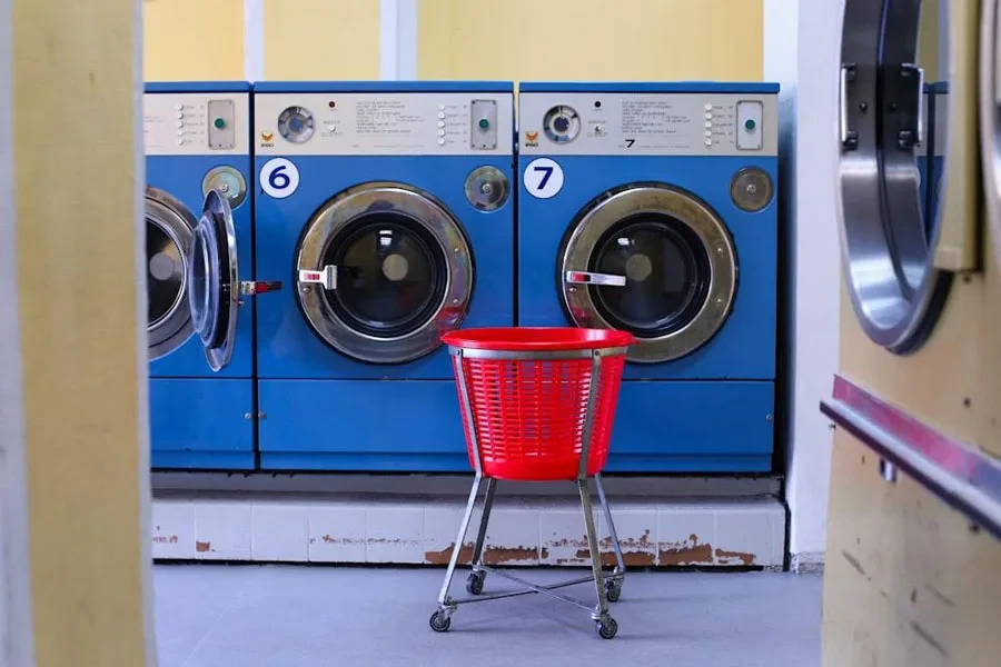 Freestanding laundry hamper on wheels