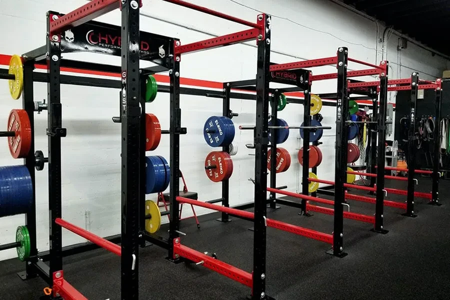 Più power rack impilati con pesi