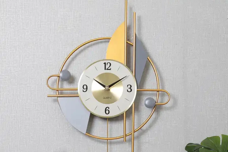 Relógio de parede de pêndulo e bateria com lindo design de metal