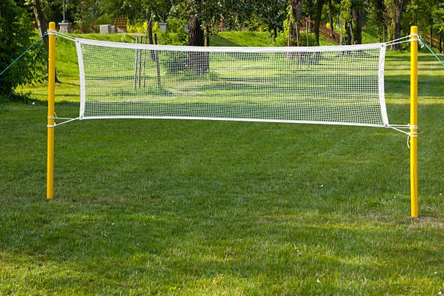 Filet de badminton extérieur robuste avec poteaux jaunes et filet blanc