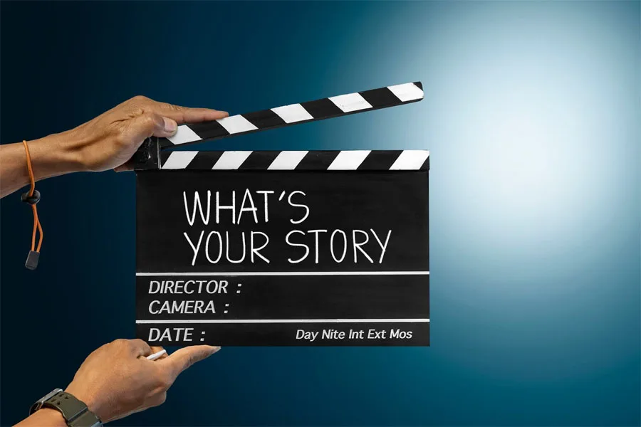 What's Your Story ditulis pada papan film