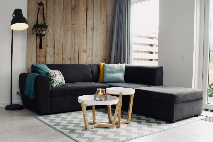 A room furnished with a patterned rug and other décor