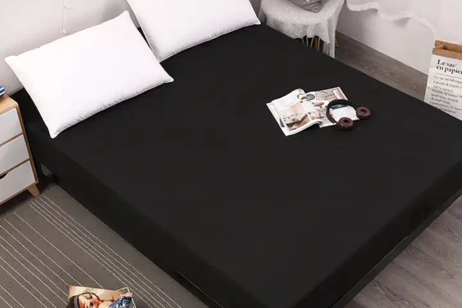 Black polyester waterproof mattress protector
