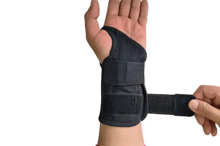 Carpal tunnel wrist splint support brace for wrist pain