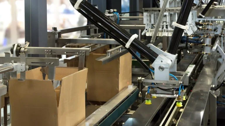 L’automazione sta rapidamente diventando centrale nelle operazioni di imballaggio. Credito: Zapp2Photo tramite Shutterstock.