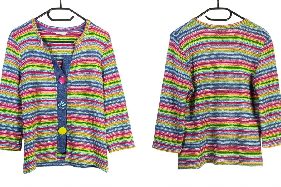 Cardigan femme boutonné à rayures multicolores