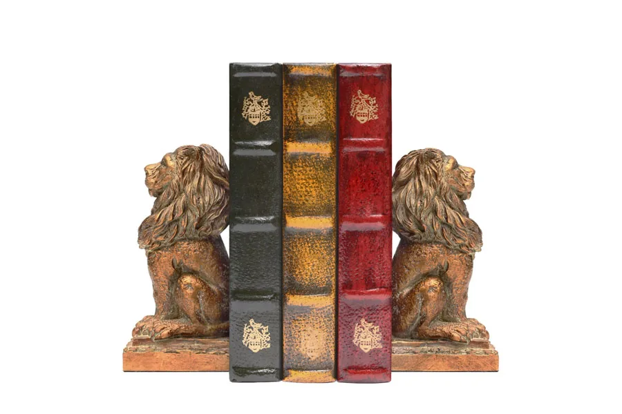 sujetalibros decorativos de león con libros antiguos