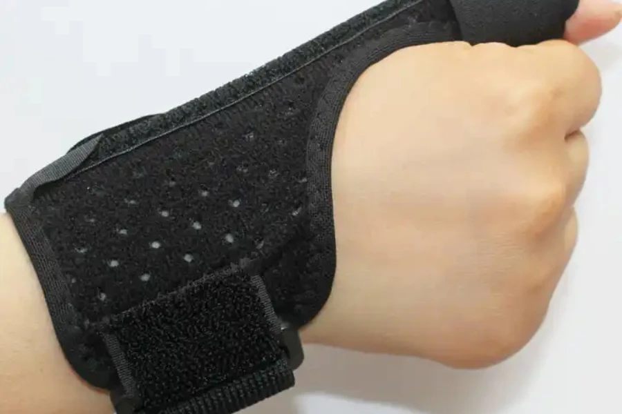 Wrist brace for men and women