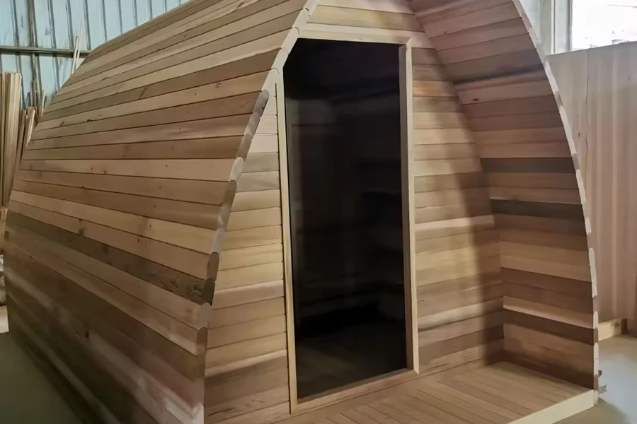 Sauna de barril com telhado pontiagudo de cicuta canadense