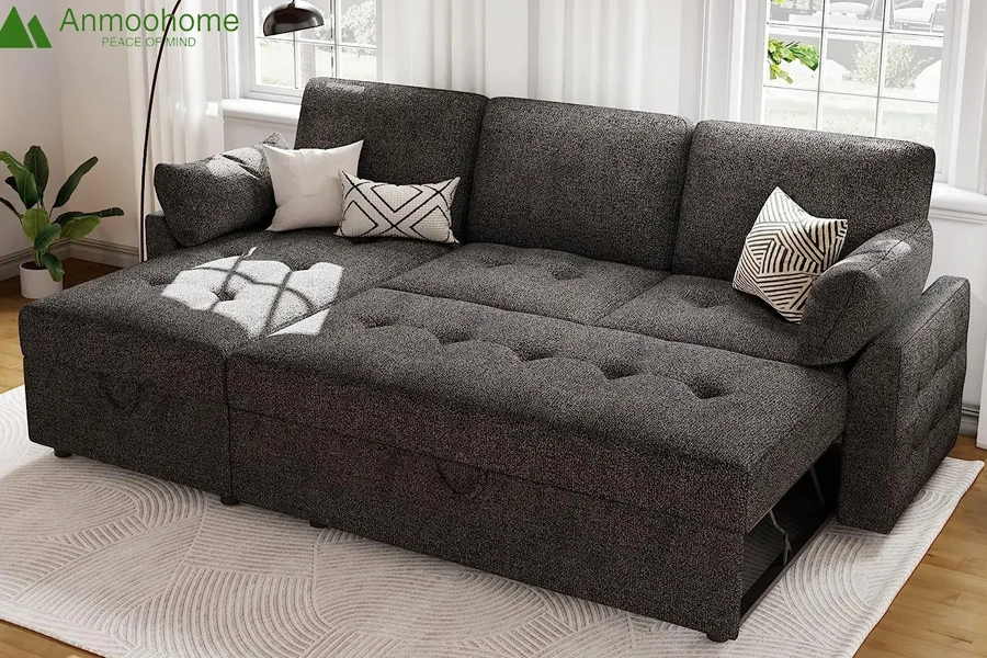 Угольно-серый трехместный диван-кровать с подвижной подушкой и ящиком для хранения.