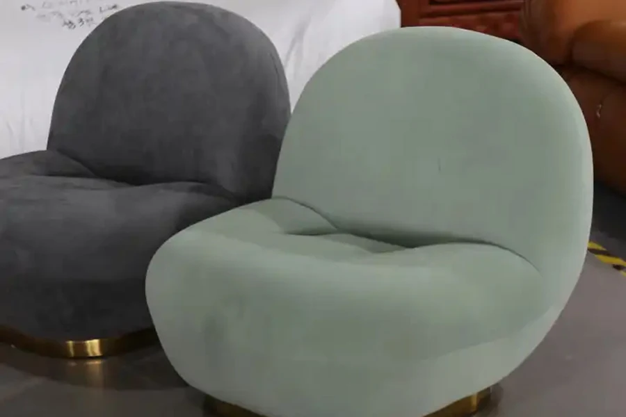 Изогнутые угловые стулья с акцентом из букле ягненка серого и мятного цвета