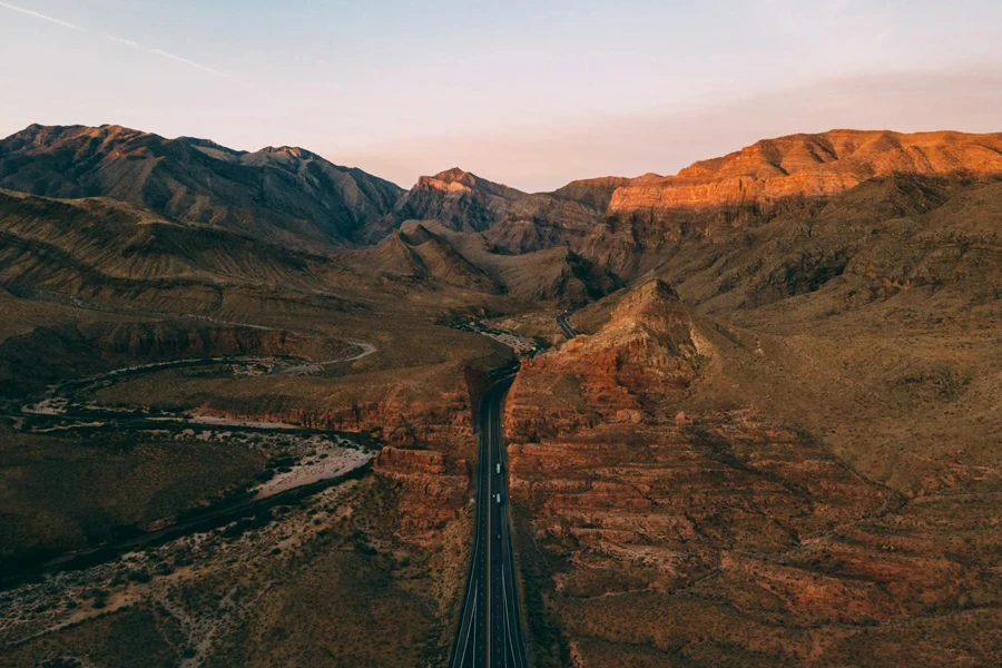 Colpo di drone delle montagne