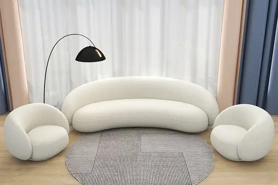 Elegante sofá boucle blanco y dos sillas individuales.