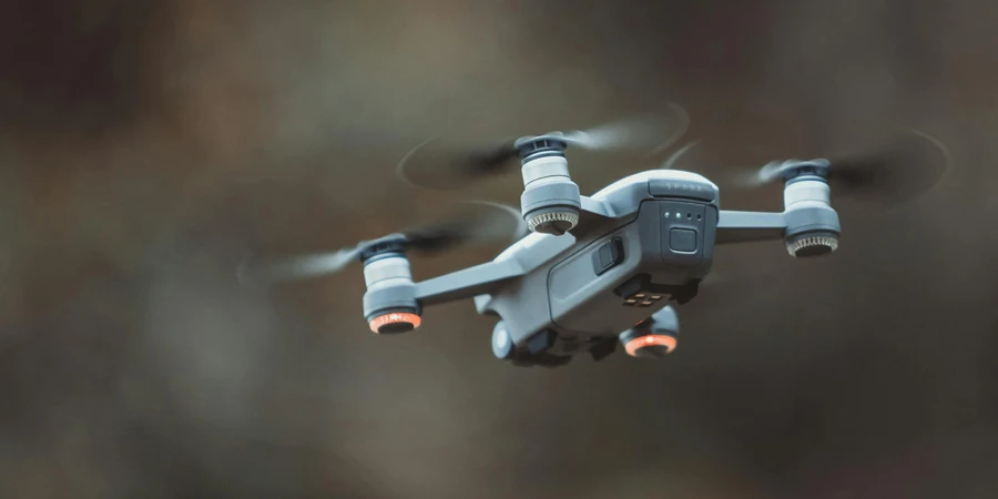 Drone quadricóptero cinza