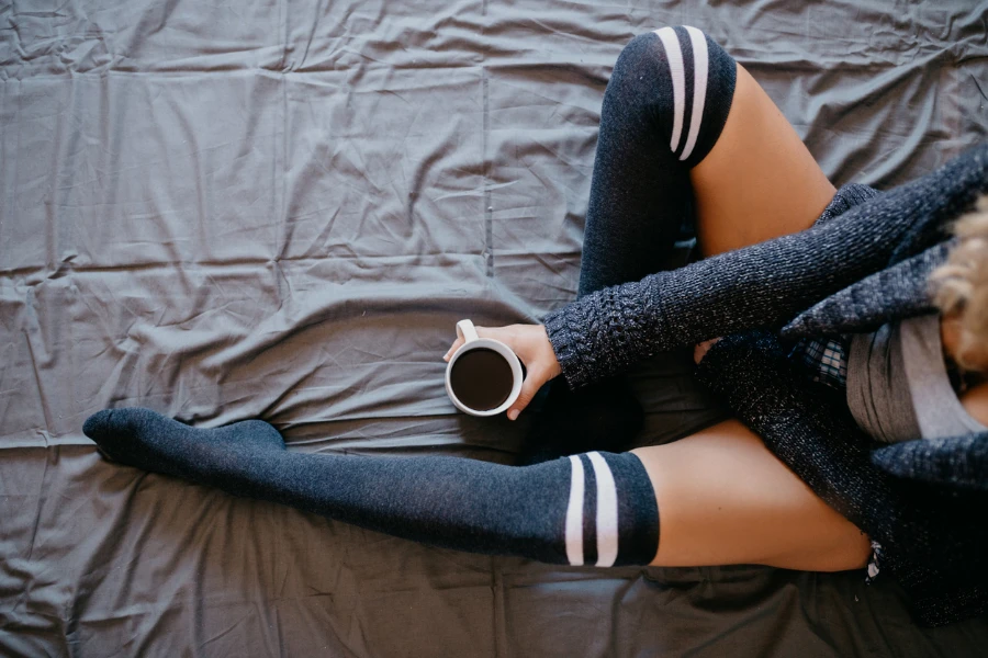 Saya suka minum kopi pagi saya di tempat tidur