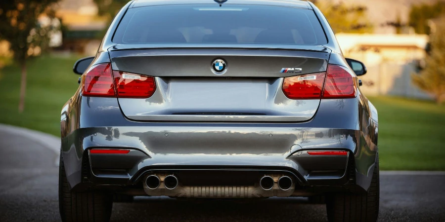 Vista posteriore della BMW M5