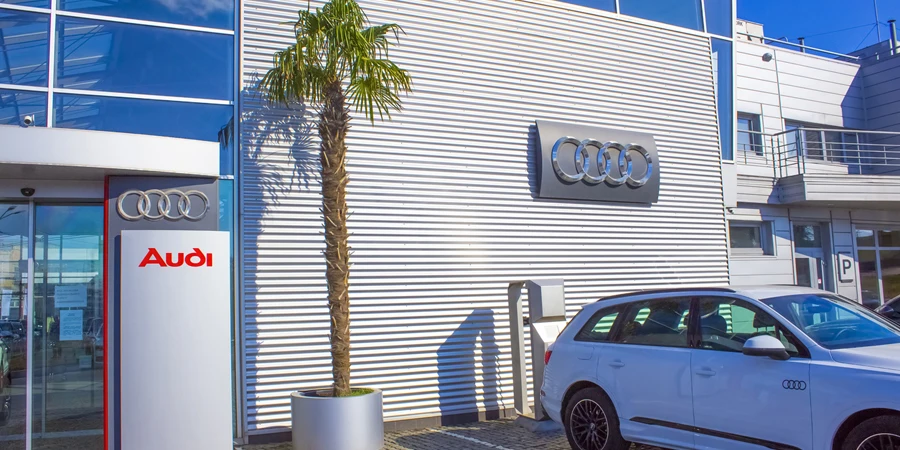 A loja de carros Audi