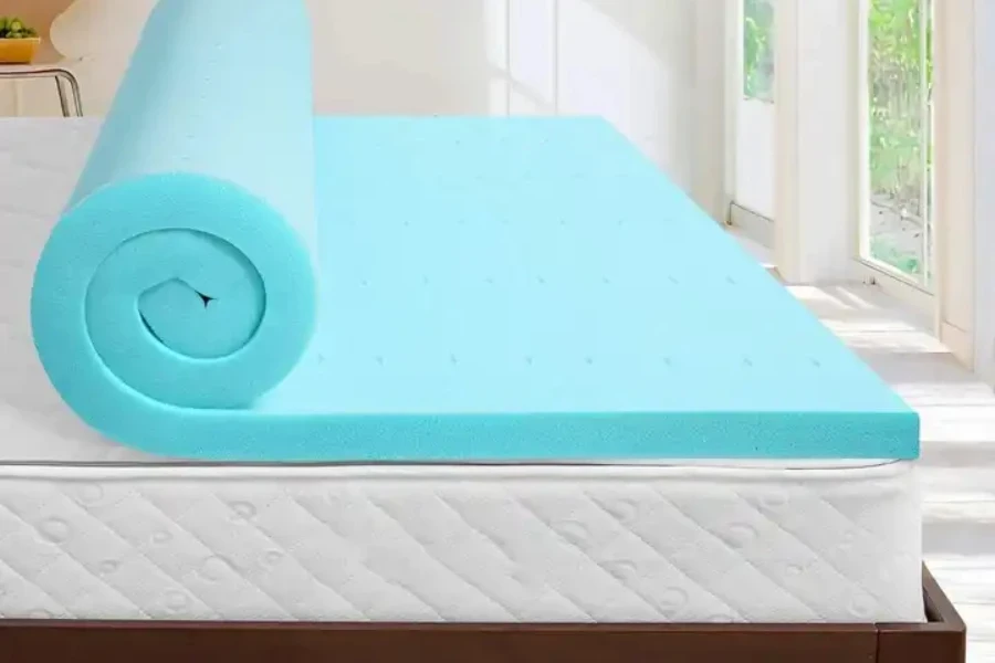 Surmatelas épais en mousse à mémoire de forme infusée de gel bleu uni