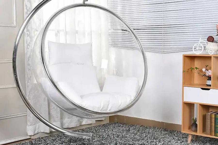 Transparenter Bubble Chair auf Fußkreuz mit Schaukelfunktion