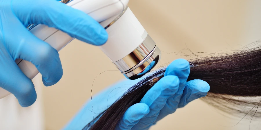 Die Trichoskopie ist eine Computeruntersuchung der Kopfhaut und des Haares