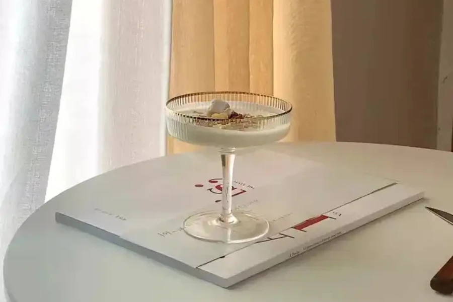 Copa de champán vintage art deco coupé en un menú