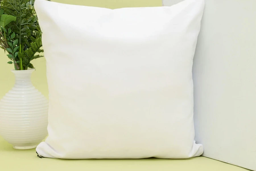 Coussin matelassé blanc