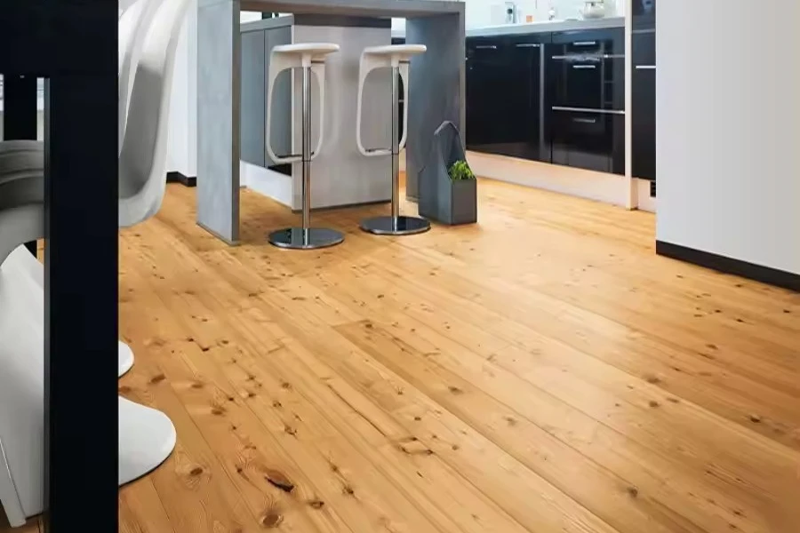 Ruang dapur dengan lantai kayu keras yang direkayasa