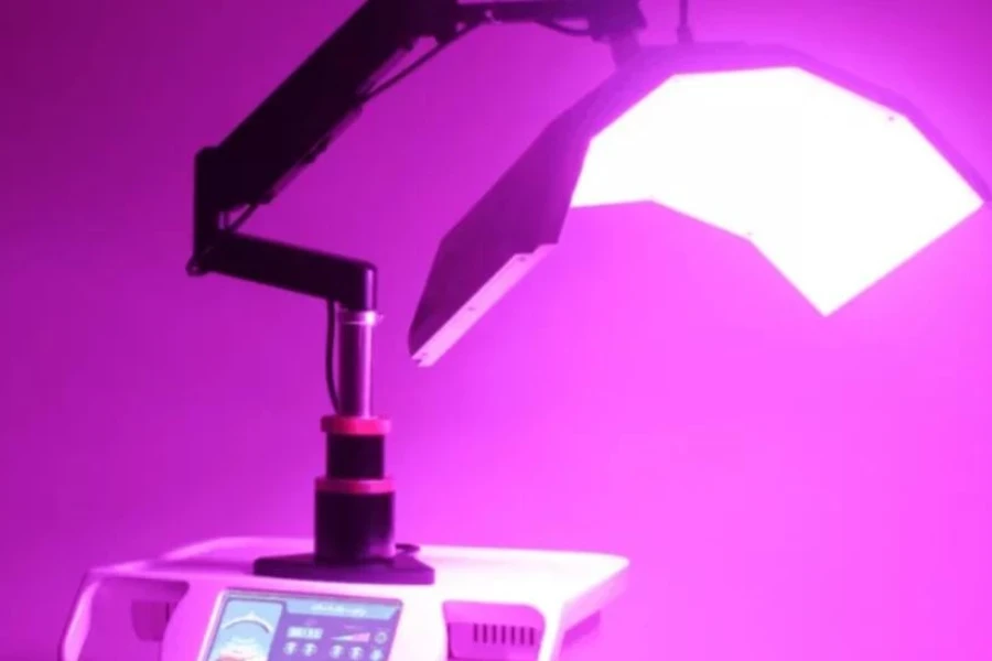 Una potente máquina de bronceado facial LED con tono morado