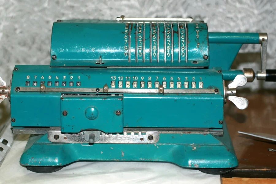 Das erste Modell des Rechenmechanismus ist ein Arithmometer