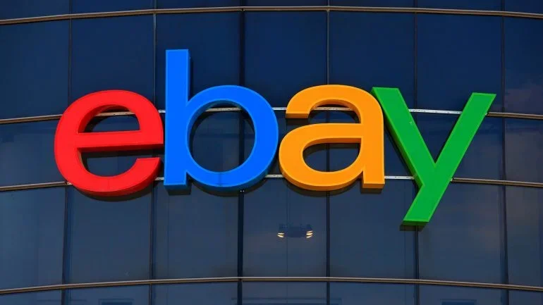 eBay é uma empresa de comércio global que conecta compradores e vendedores em mais de 190 mercados. Crédito: StockStudio Aerials via Shutterstock.com.