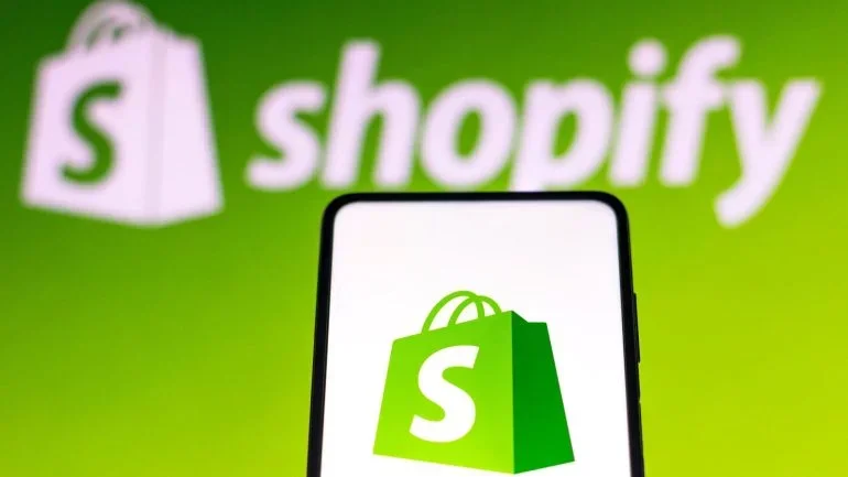 Os investidores levantaram preocupações em relação à previsão do Shopify. Crédito: rafapress via Shutterstock.