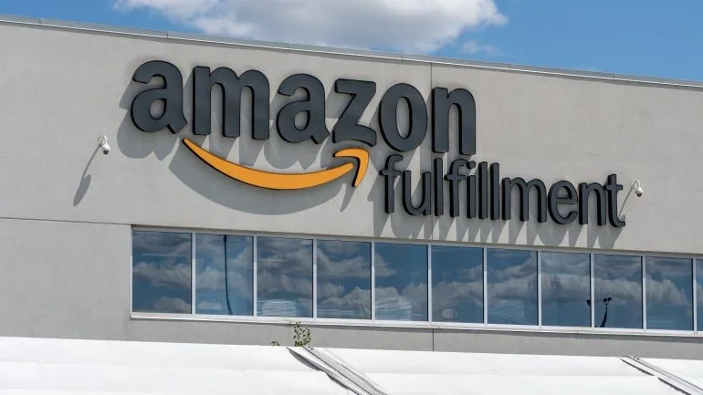 Amazon kini mengoperasikan lima pusat pemenuhan di Alberta. Kredit: JHVEFoto melalui Shutterstock.com.
